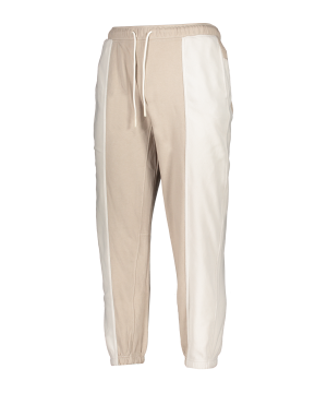 converse-elevated-seasonal-hose-beige-f251-10023763-a03-lifestyle_front.png