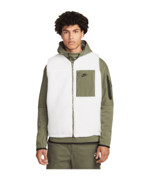nike-club-reversible-winterized-weste-beige-f133-dq4878-lifestyle_front.png