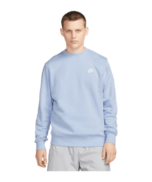 nike-club-crew-sweatshirt-blau-weiss-479-bv2662-lifestyle_front.png