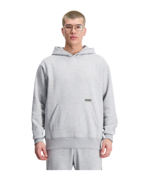 new-balance-essentials-winter-hoody-grau-fag-mt33516-lifestyle_front.png