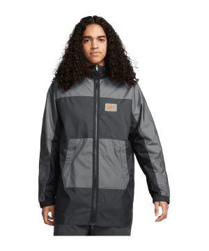 nike-woven-jacke-grau-f070-dx1662-lifestyle_front.png