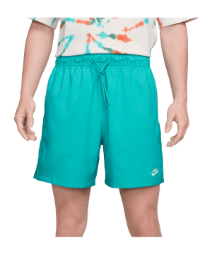 nike-club-woven-flow-short-gruen-f345-fn3307-lifestyle_front.png