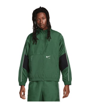 nike-woven-air-jacke-schwarz-f323-fn7687-lifestyle_front.png