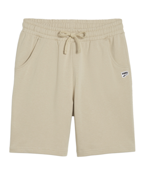 puma-downtown-8in-short-gruen-f90-624366-lifestyle_front.png