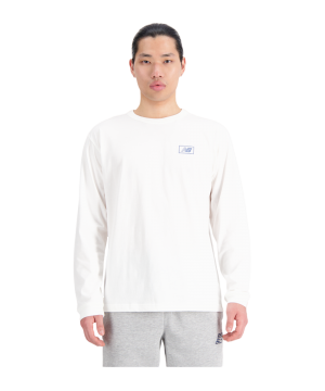 new-balance-essentials-sweatshirt-beige-fsst-mt33510-lifestyle_front.png